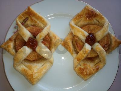 Obuolių pyragėliai su cukrumi ir cinamonu pagrindine nuotrauka