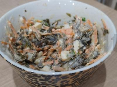 Jūros kopūstų salotos su morkomis ir kiaušiniu pagrindine nuotrauka