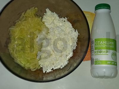 Cukinijų blynai su kefyru ir varške Žingsnis 2