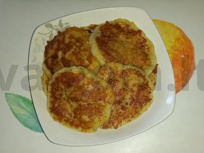 Cukinijų blynai su kefyru ir varške pagrindine nuotrauka