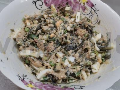 Salotos su jūros kopūstais ir skumbrija pagrindine nuotrauka