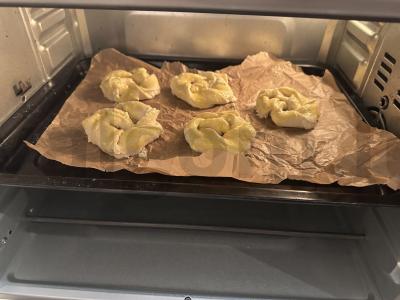 Sluoksniuotos bandelės su varške Žingsnis 8