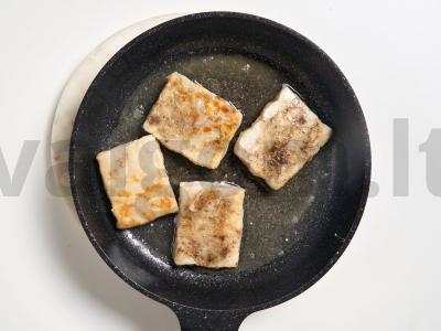 Klasikinis receptas žuvies su marinatų Žingsnis 6