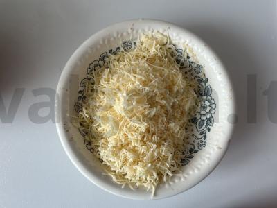 Šventiniai sumuštiniai su česnaku, pomidoru ir sūriu Žingsnis 2