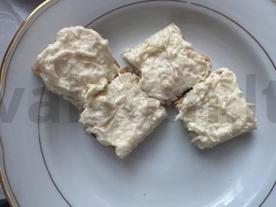 Šventiniai sumuštiniai su česnaku, pomidoru ir sūriu Žingsnis 4