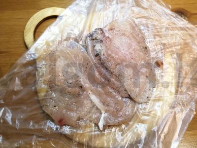 Vištienos kotletai džiūvėsėliuose su firminiu padažu Žingsnis 1