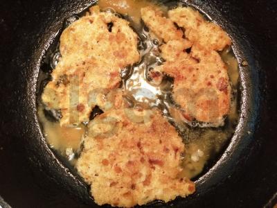 Vištienos kotletai džiūvėsėliuose su firminiu padažu Žingsnis 6