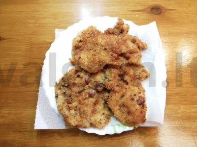 Vištienos kotletai džiūvėsėliuose su firminiu padažu Žingsnis 7