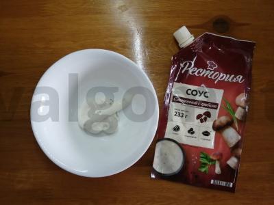 Vištienos kotletai džiūvėsėliuose su firminiu padažu Žingsnis 8