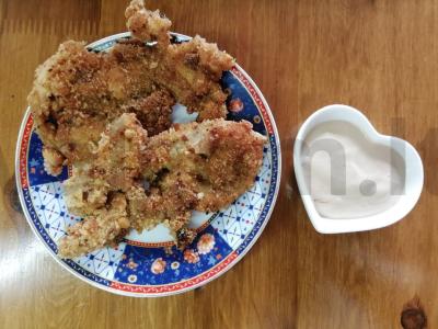 Vištienos kotletai džiūvėsėliuose su firminiu padažu pagrindine nuotrauka