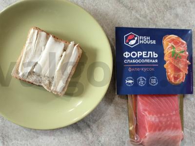 Sumuštinis su raudonąja žuvimi ir poštuotu kiaušiniu Žingsnis 3