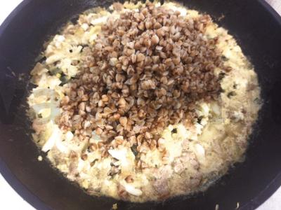 Grikių košė su keptu faršu ir vištienos kiaušiniu Žingsnis 8