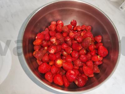 Žiemai skirta braškių desertas Žingsnis 1