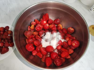 Žiemai skirta braškių desertas Žingsnis 3