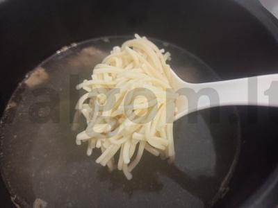 Sriuba su kiaušinių makaronais ir kiaušiniu Žingsnis 7