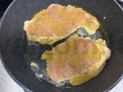 Kiaulienos kotletas kvapniame tešloje Žingsnis 4