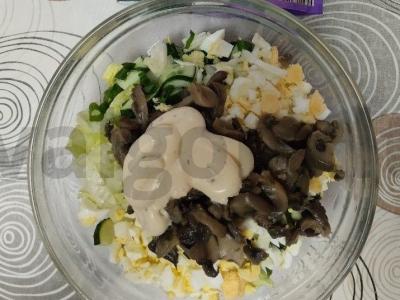 Salotas su žolelėmis ir grybais grietinėlės-česnako padaže Žingsnis 6