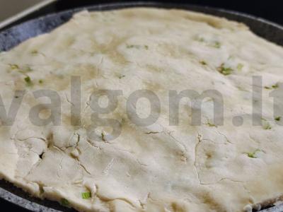 Lepeshka-galeta su žaliuoju svogūnu Žingsnis 5