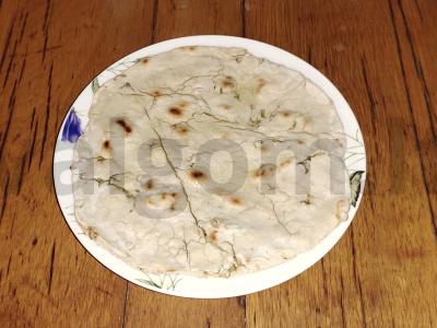 Lepeshka-galeta su žaliuoju svogūnu pagrindine nuotrauka