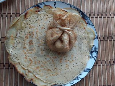 Blynai su grietine, kiaušiniu ir žaliuosius svogūnais Žingsnis 7