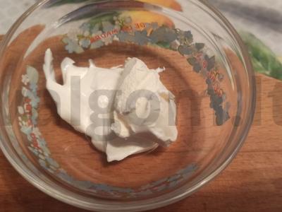 Varškės ir grietinės užtepas Žingsnis 1