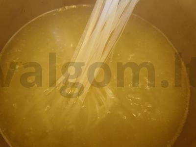 Vištienos ir daržovių sriuba su makaronais Žingsnis 5