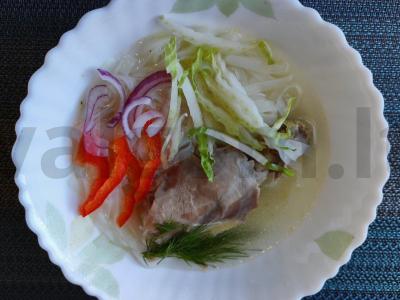 Vištienos ir daržovių sriuba su makaronais pagrindine nuotrauka