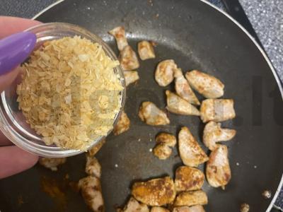 Grikių košė su kiaulienos gabaliukais, paprika ir svogūnu Žingsnis 4