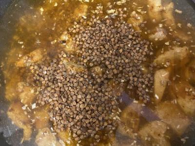 Grikių košė su kiaulienos gabaliukais, paprika ir svogūnu Žingsnis 6