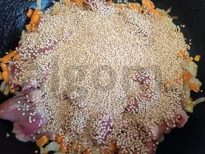 Kvinoja su vištienos širdelėmis Žingsnis 4