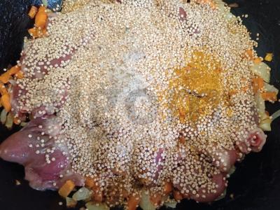 Kvinoja su vištienos širdelėmis Žingsnis 6