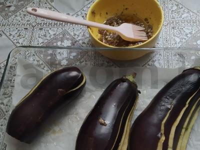 Baklažanų ventiliatorius su pomidorais ir sūriu Žingsnis 1