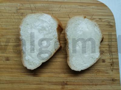 Sumuštiniai su paštetu, sūriu ir džiovintais pomidorais Žingsnis 1