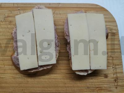 Sumuštiniai su paštetu, sūriu ir džiovintais pomidorais Žingsnis 3