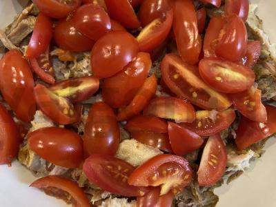 Rūkytos kiaulienos, vyšnių pomidorų ir greipfrutų salotas „Sotūs-sultingi“ Žingsnis 3