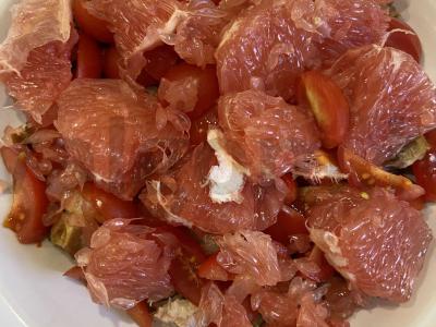 Rūkytos kiaulienos, vyšnių pomidorų ir greipfrutų salotas „Sotūs-sultingi“ Žingsnis 4