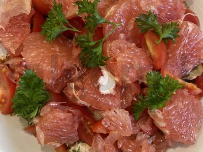 Rūkytos kiaulienos, vyšnių pomidorų ir greipfrutų salotas „Sotūs-sultingi“ Žingsnis 5