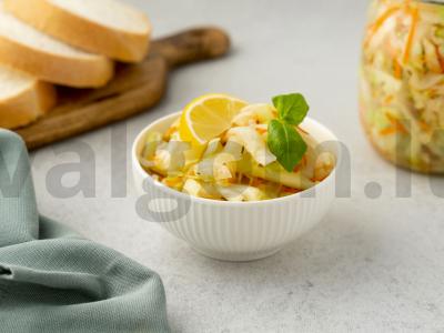 Sūdyta kopūstai sūryje pagrindine nuotrauka