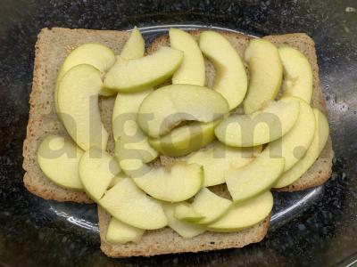 Duonos apkepas su obuoliais Žingsnis 4