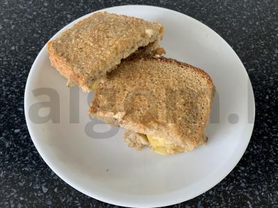 Duonos apkepas su obuoliais pagrindine nuotrauka