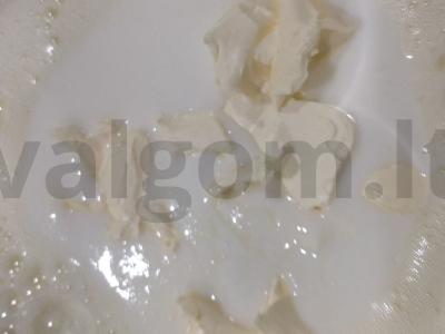 Puikus kefyro pyragas su džiovintais obuoliais Žingsnis 2