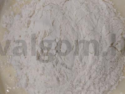 Puikus kefyro pyragas su džiovintais obuoliais Žingsnis 3