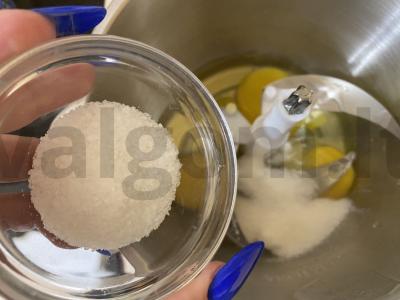 Blynai, įdaryti svogūnais ir kiaušiniais Žingsnis 2