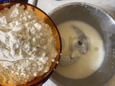 Blynai, įdaryti svogūnais ir kiaušiniais Žingsnis 4