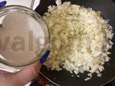 Blynai, įdaryti svogūnais ir kiaušiniais Žingsnis 9