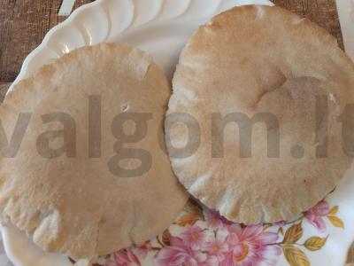 Pita su sūriu ir vištienos faršu pagrindine nuotrauka