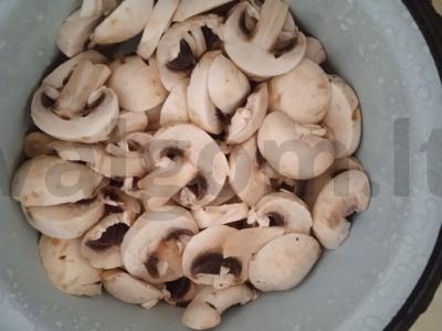 Marinuoti pievagrybiai per 30 minučių Žingsnis 2