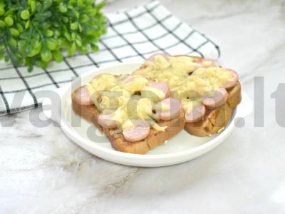 Karšti sumuštiniai su dešrelėmis ir barbekiu padažu orkaitėje pagrindine nuotrauka