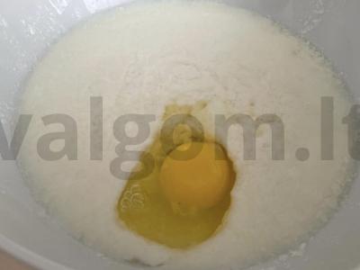 Rūgštaus pieno blynai Žingsnis 1