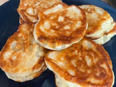 Rūgštaus pieno blynai pagrindine nuotrauka